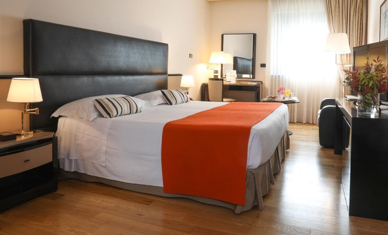 Park Hotel Ai Cappuccini Gubbio Exterior photo