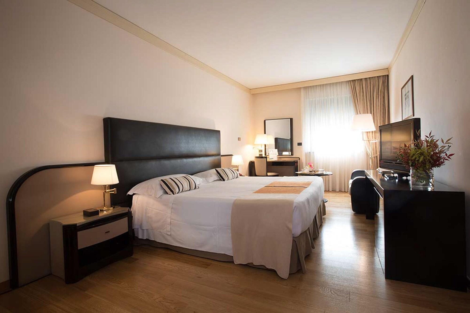 Park Hotel Ai Cappuccini Gubbio Exterior photo