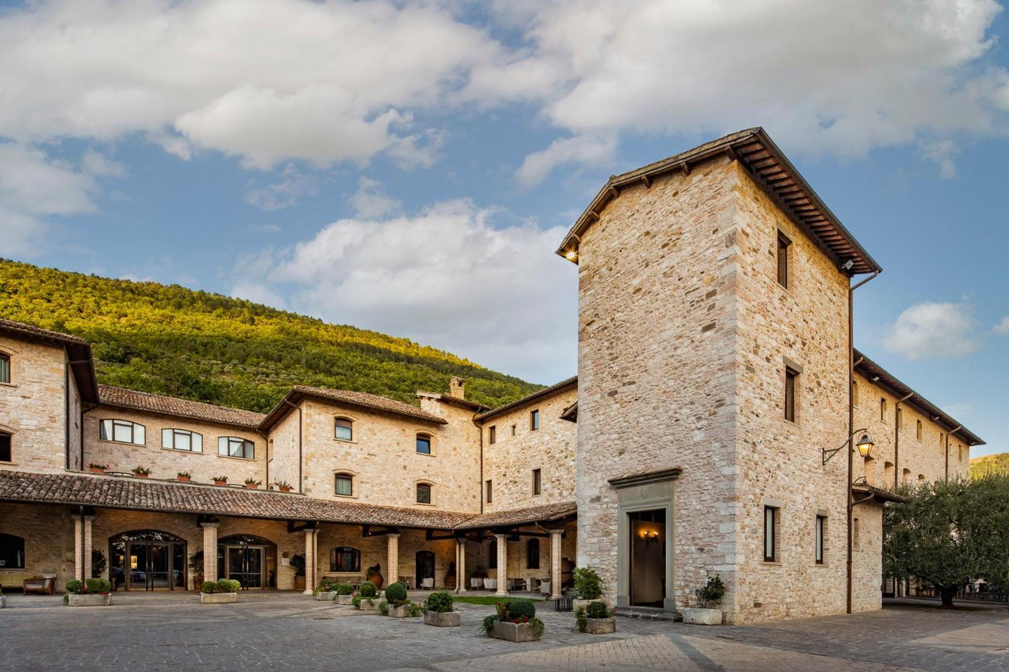Park Hotel Ai Cappuccini Gubbio Exterior photo
