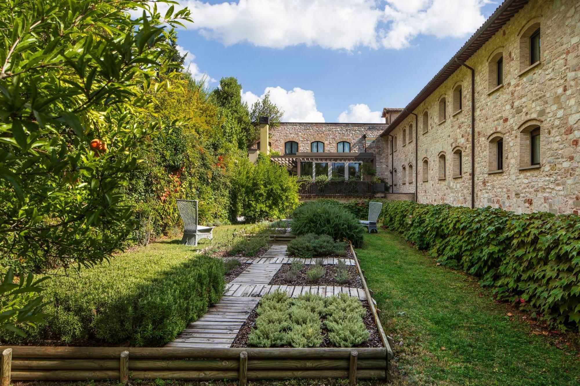 Park Hotel Ai Cappuccini Gubbio Exterior photo