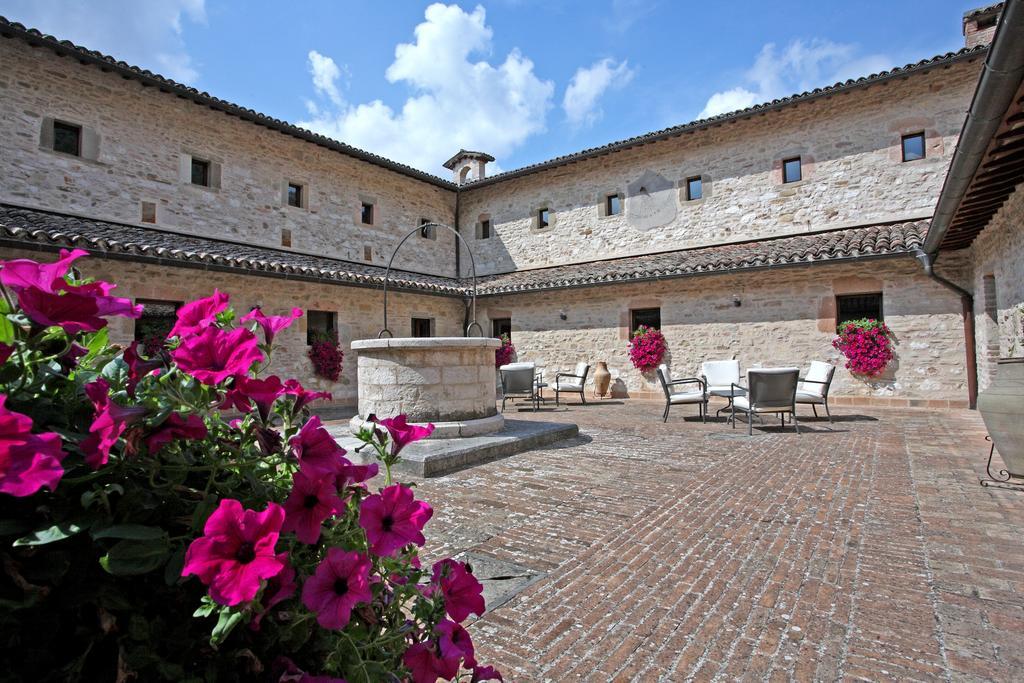 Park Hotel Ai Cappuccini Gubbio Exterior photo